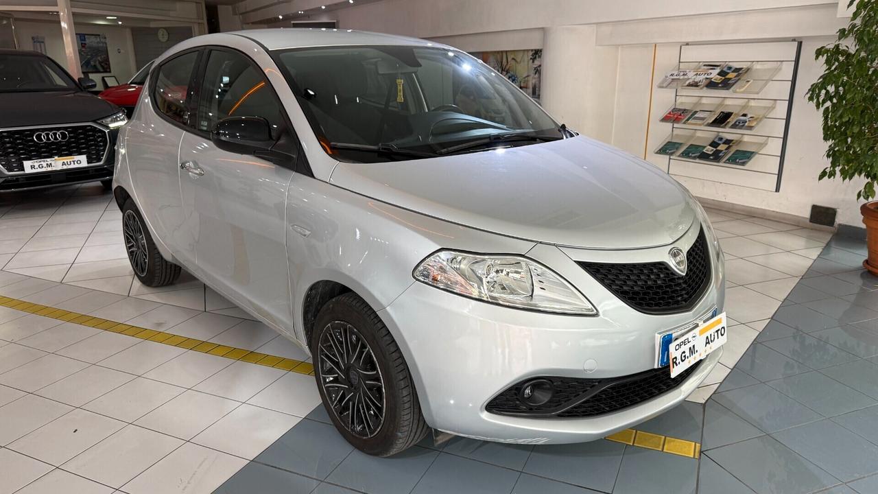 Lancia Ypsilon 1.0 FireFly 5 porte S&S Hybrid Ecochic Gold