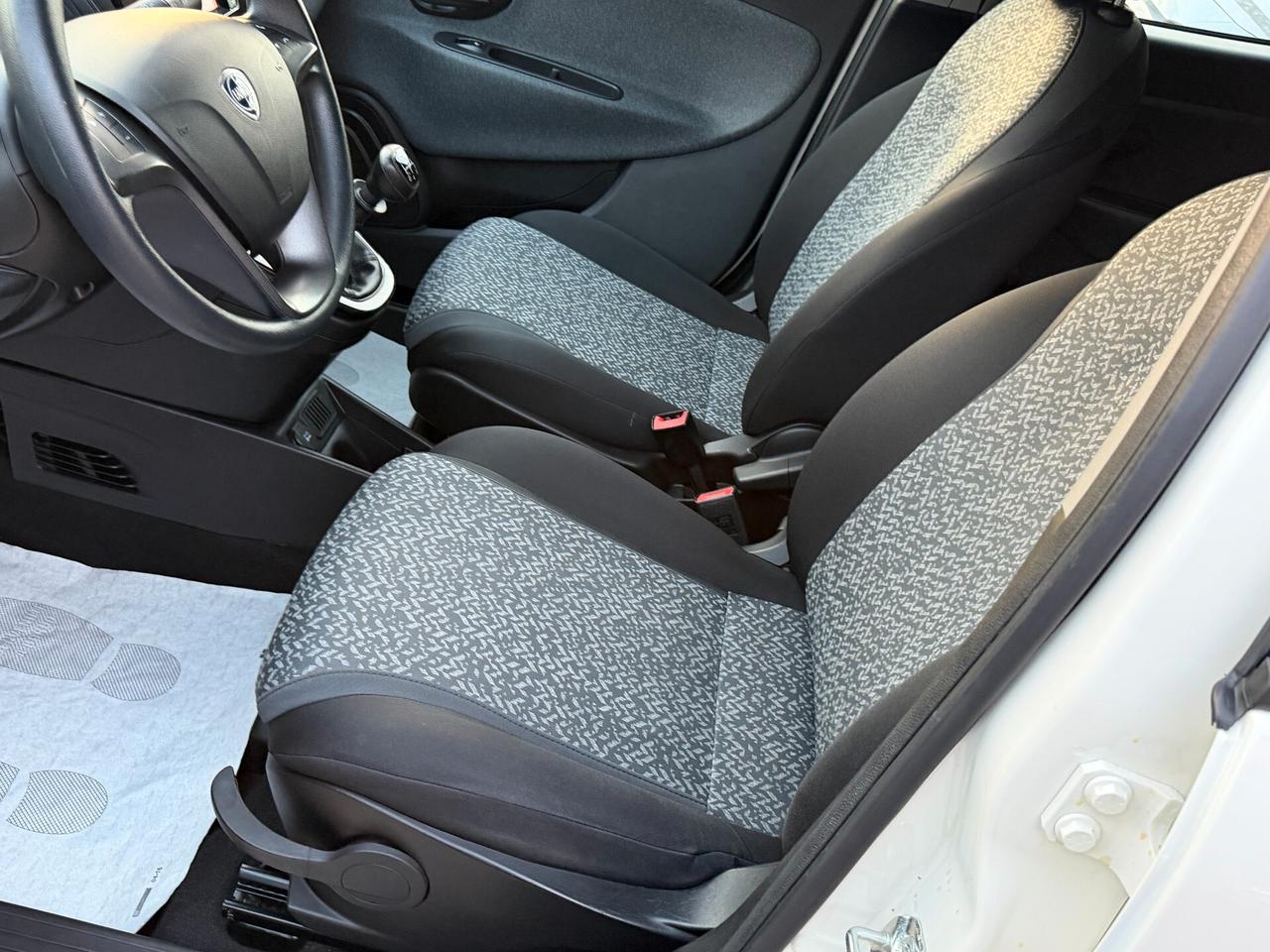 Lancia Ypsilon 1.2 69 cv. ELEFANTINO BLU