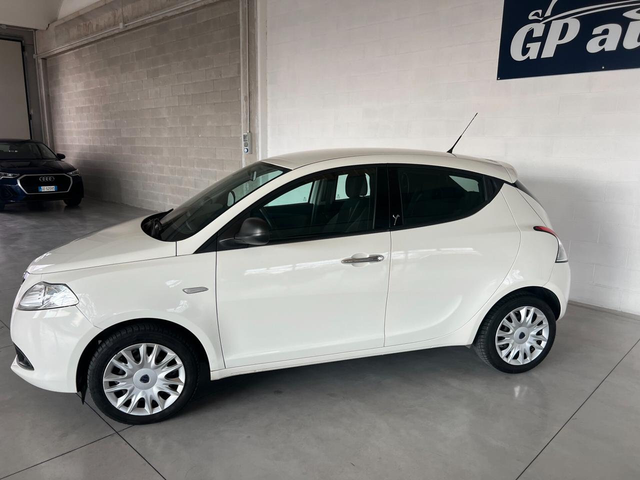 Lancia Ypsilon 1.2 69 CV 5 porte Gold KM 76.638 OK NEOPATENTATI