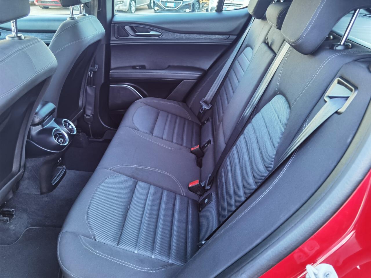 Alfa Romeo Stelvio 2.2 Td AT8 Q4 Business