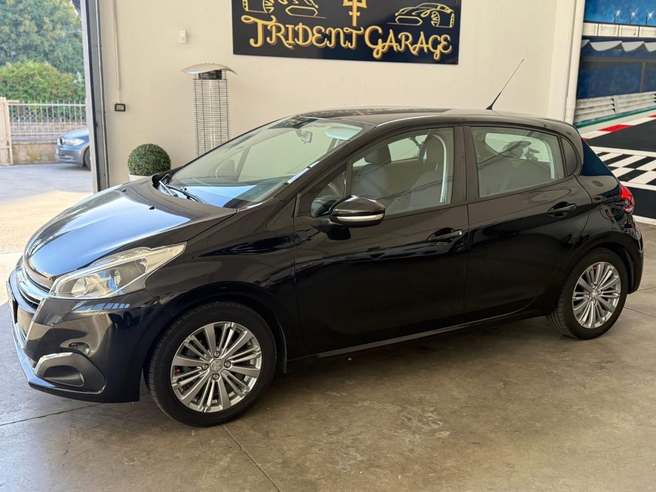 Peugeot 208 82CV 5 porte NEOPATENTATI