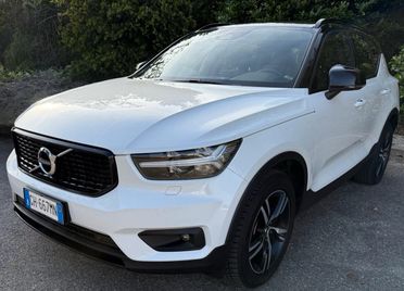Volvo XC40 B4 AWD HYBRID Geartronic R-Design