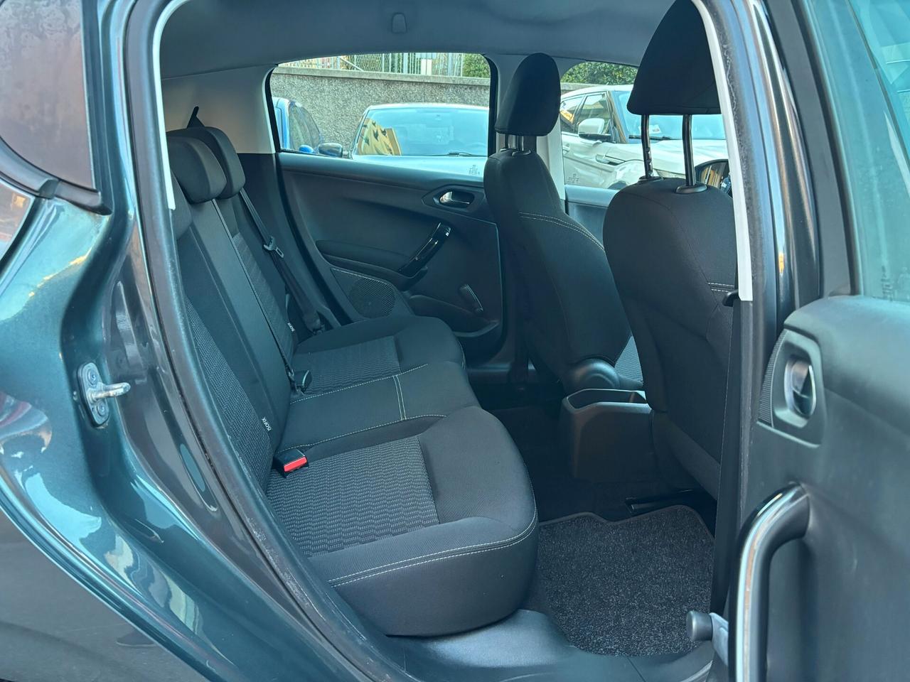 Peugeot 208 PureTech 82 5 porte Active DISTRIBUZIONE NUOVA UNIPROPRIETARIO