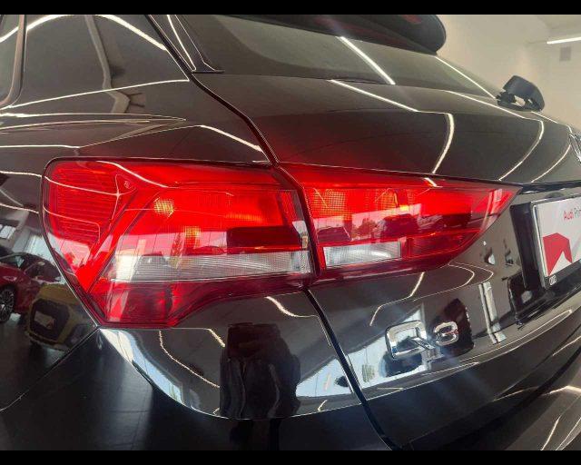 AUDI Q3 35 TDI quattro S tronic Business