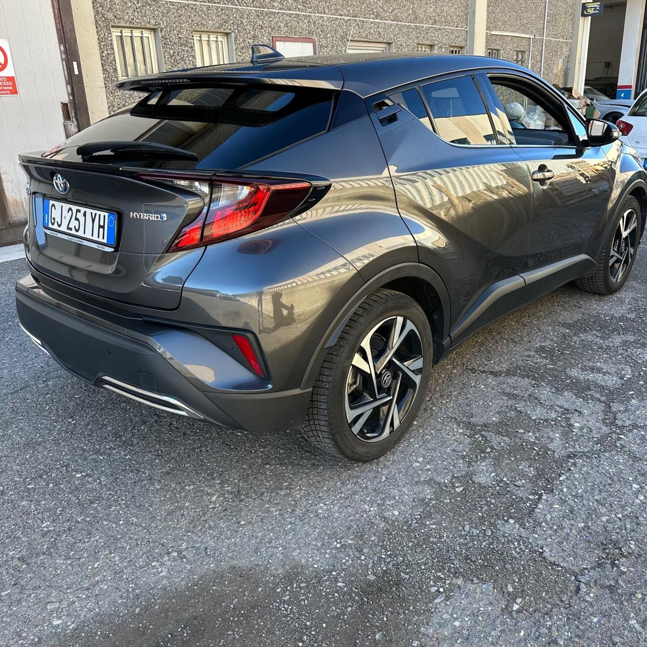 Toyota C-HR 1.8 Hybrid E-CVT Lounge
