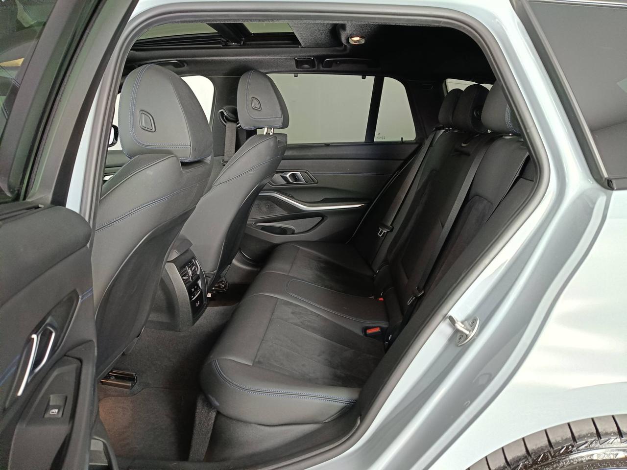 BMW 320d Touring mhev 48V xdrive Msport auto