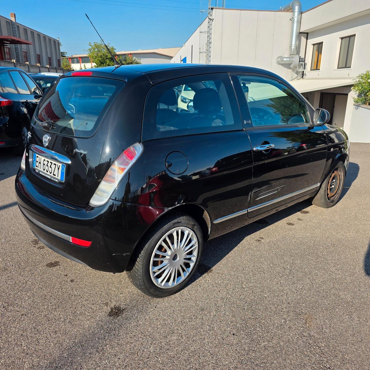 Lancia Ypsilon 1.3 MJT 75 CV Diva
