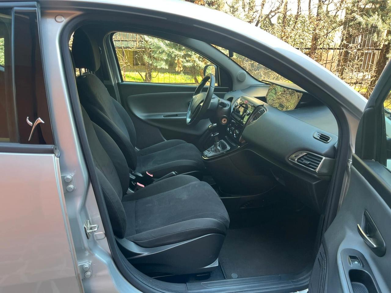 Lancia Ypsilon 1.2 69 CV 5 porte Gold