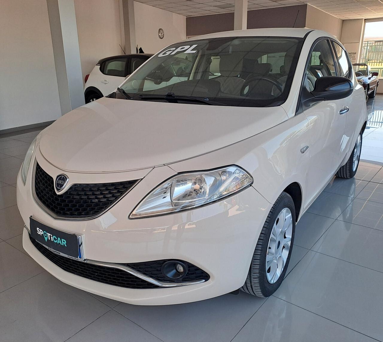 Lancia Ypsilon 1.2 B/GPL 69 CV 5 porte Gold