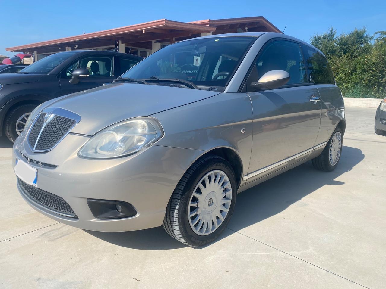 Lancia Ypsilon 1.3 MJT 75 CV Platino
