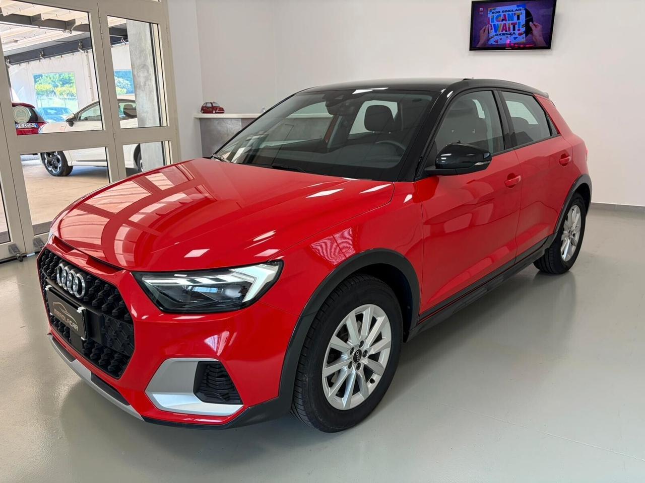 Audi A1 citycarver 30 1.0 tfsi Identity Black 110cv