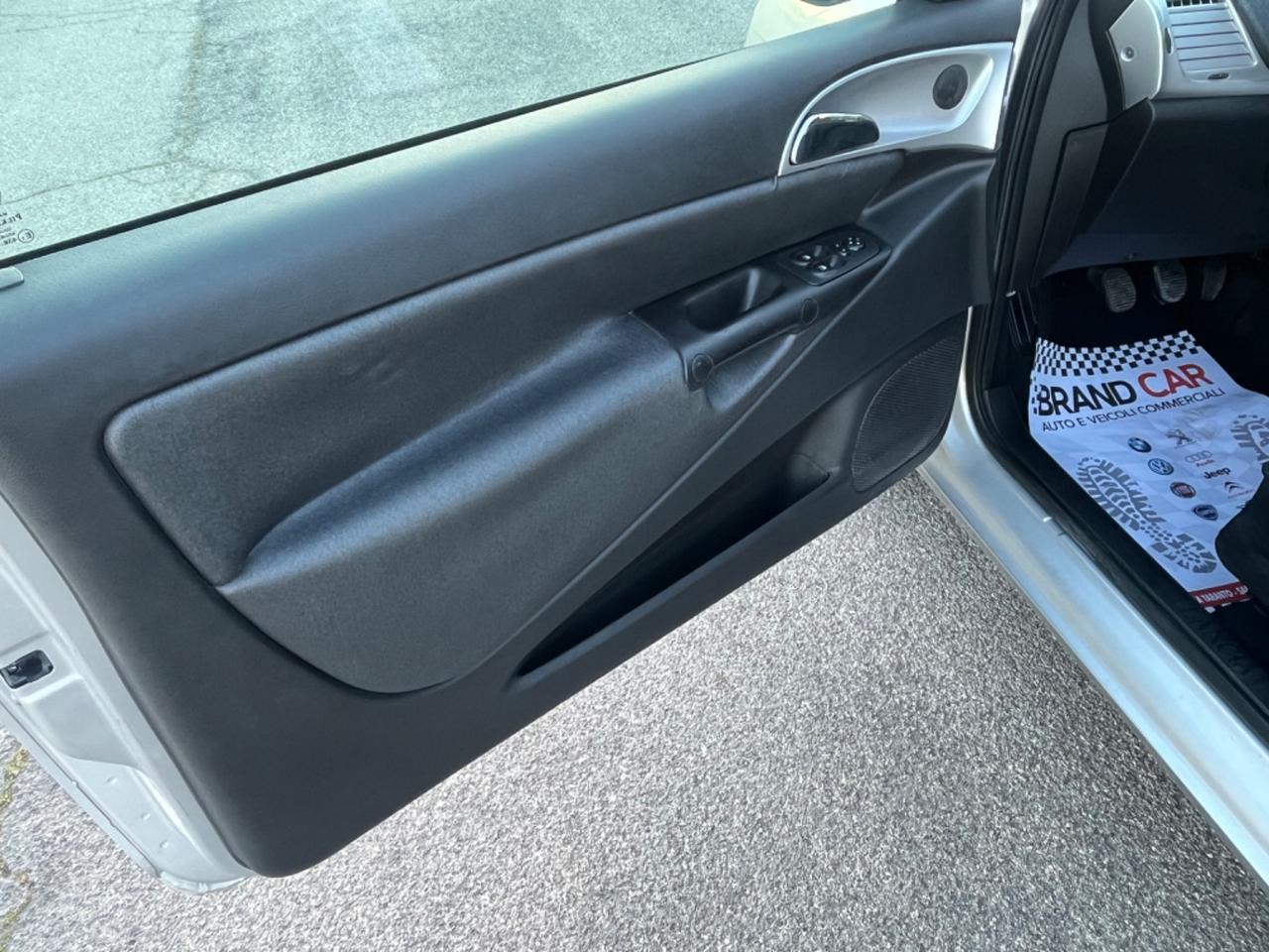 Lancia Ypsilon 1.2 69 CV Unyca - 2011