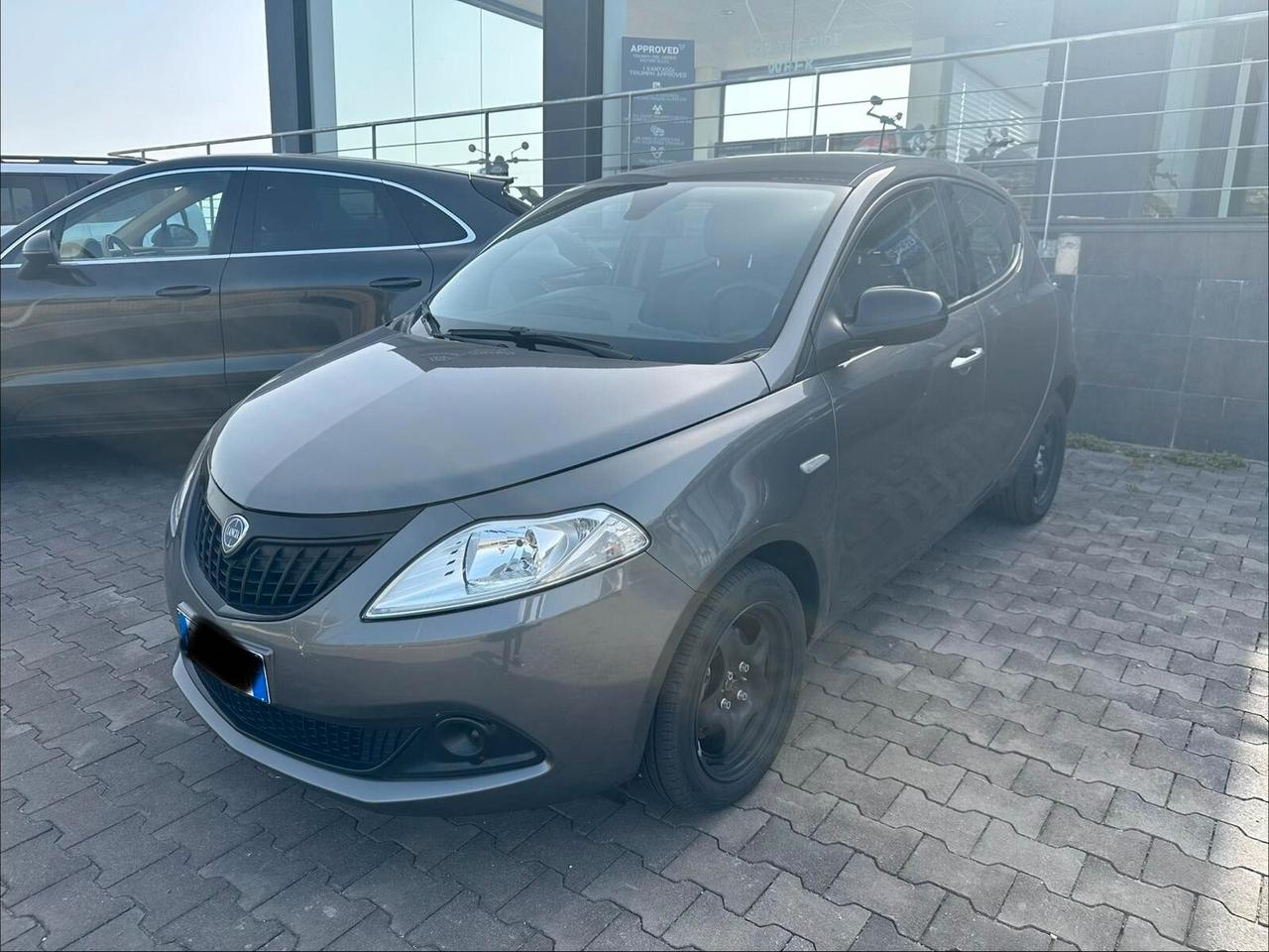 Lancia Ypsilon 1.0 FireFly 5 porte S&S Hybrid Silver