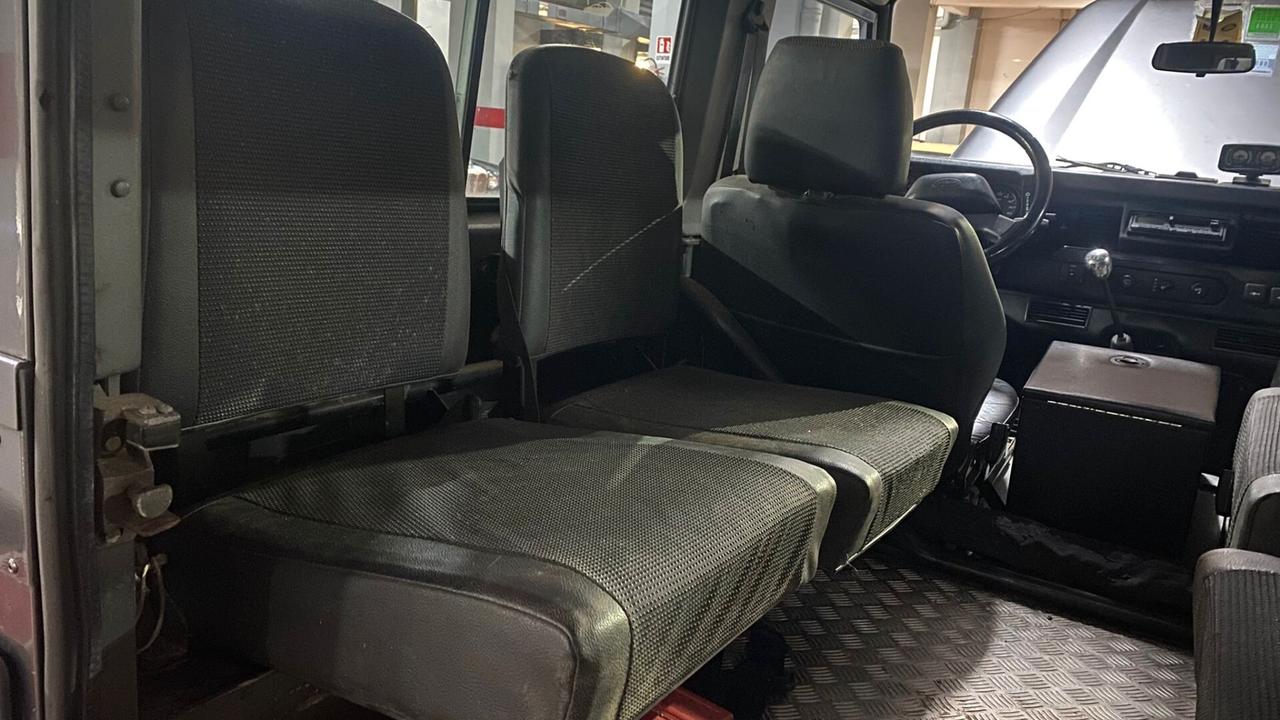 Land Rover Defender LD - Tomb Raider