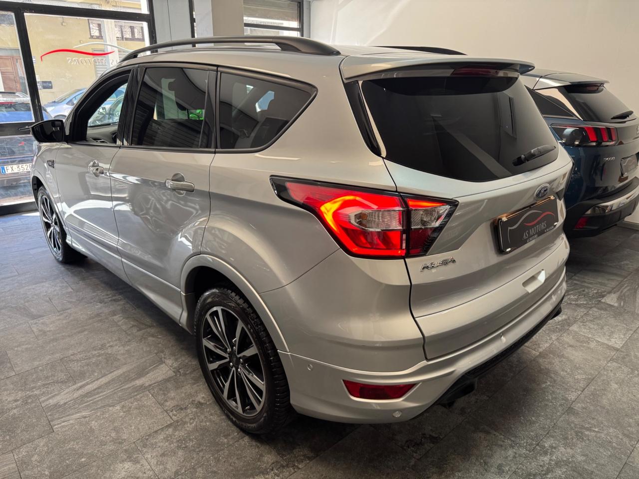 Ford Kuga 1.5 TDCI 120 CV 2WD ST-Line