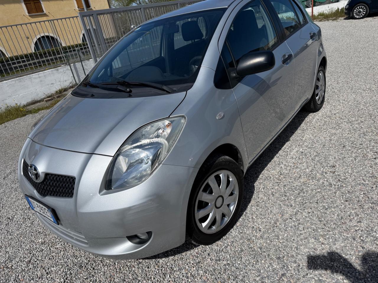 Toyota Yaris 1.0 5 porte Now