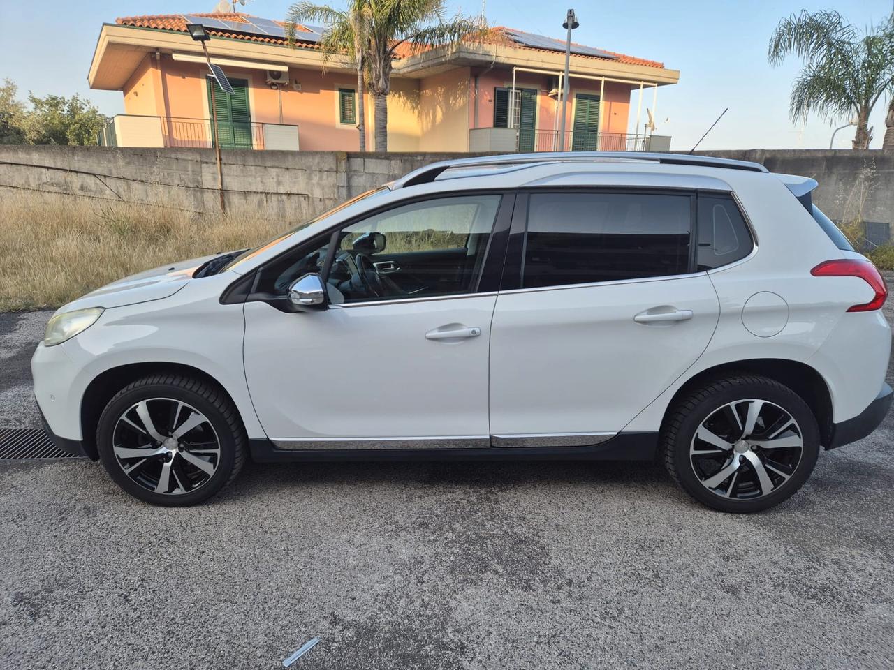 Peugeot 2008 1.6 BlueHDi 120 S&S Black Matt Navi