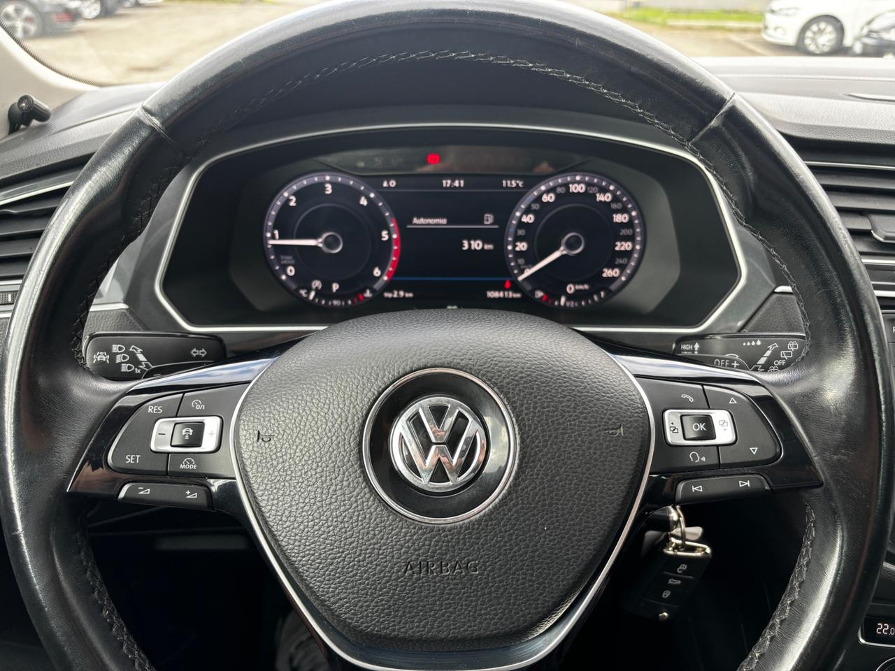 Volkswagen Tiguan 2.0 TDI SCR DSG Executive BlueMotion Technology - 2016