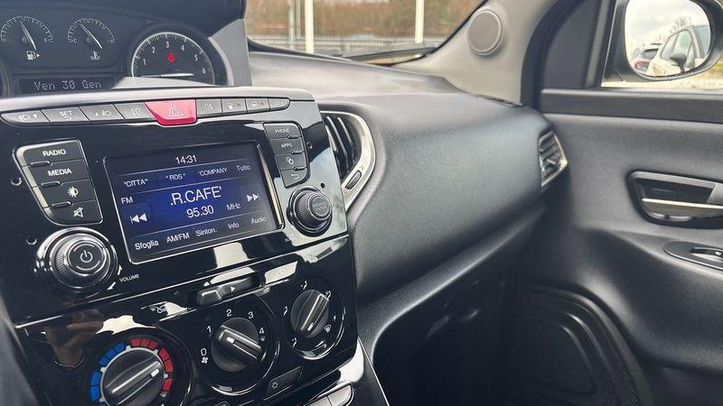 Lancia Ypsilon III 2015 5 Porte 1.2 Ecochic 69cv Gold my16