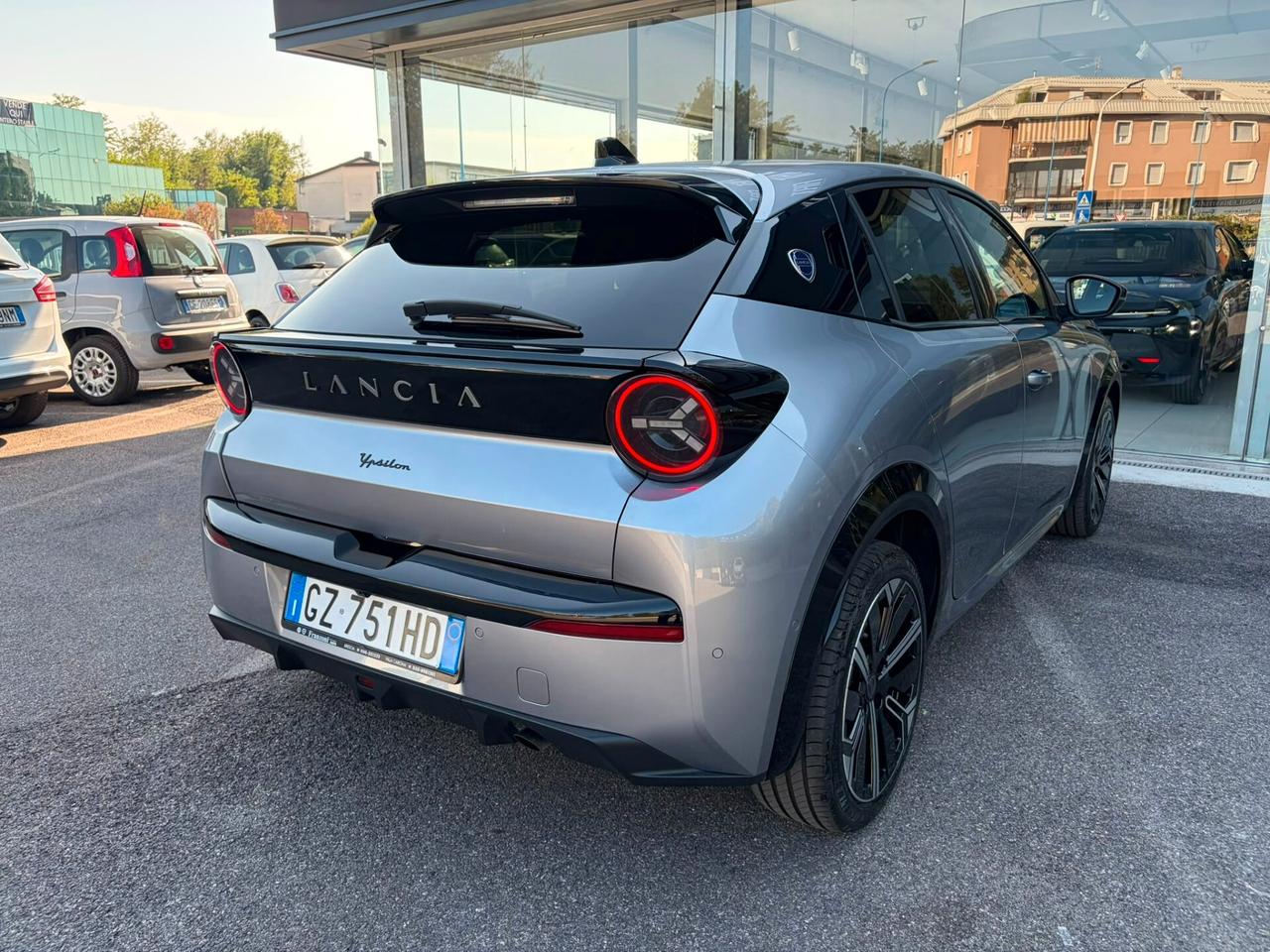 Lancia Ypsilon Hybrid e-DCT LX