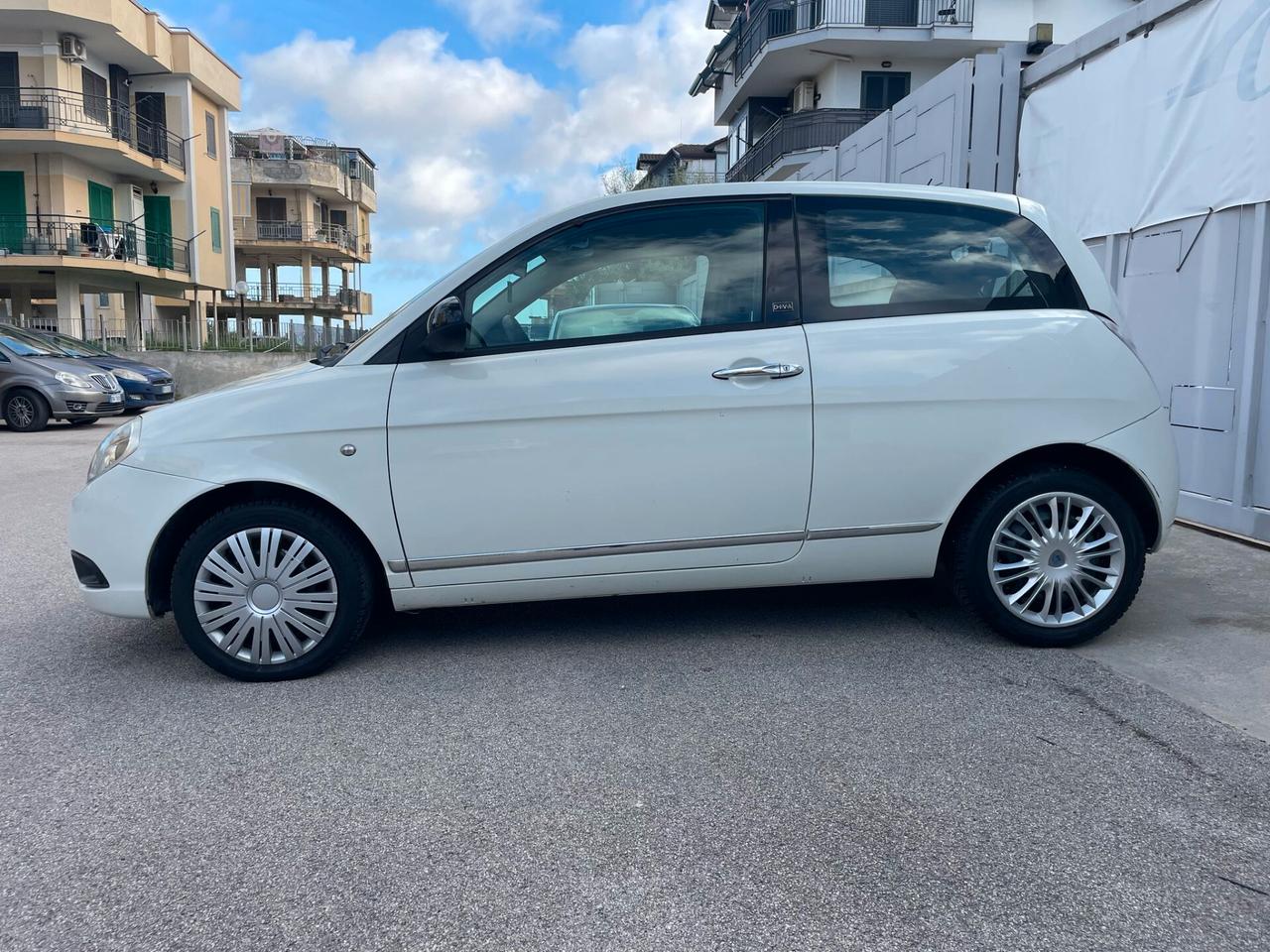 Lancia Ypsilon 1.3 MJT 75 CV Elle