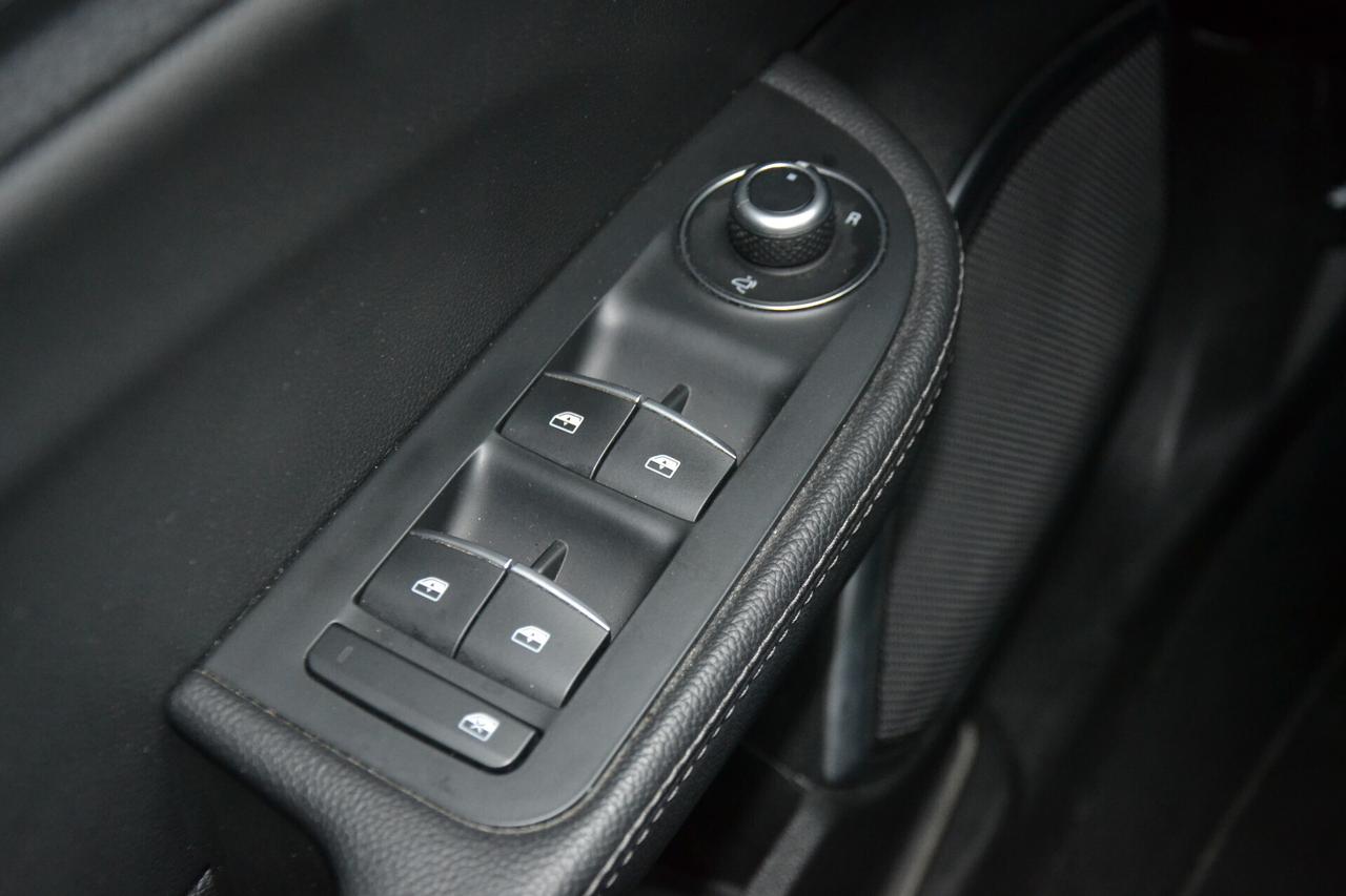 Alfa Romeo Giulia 2.0 200CV AT8 NAV LED RCAM PDC *PREZZO VERO*