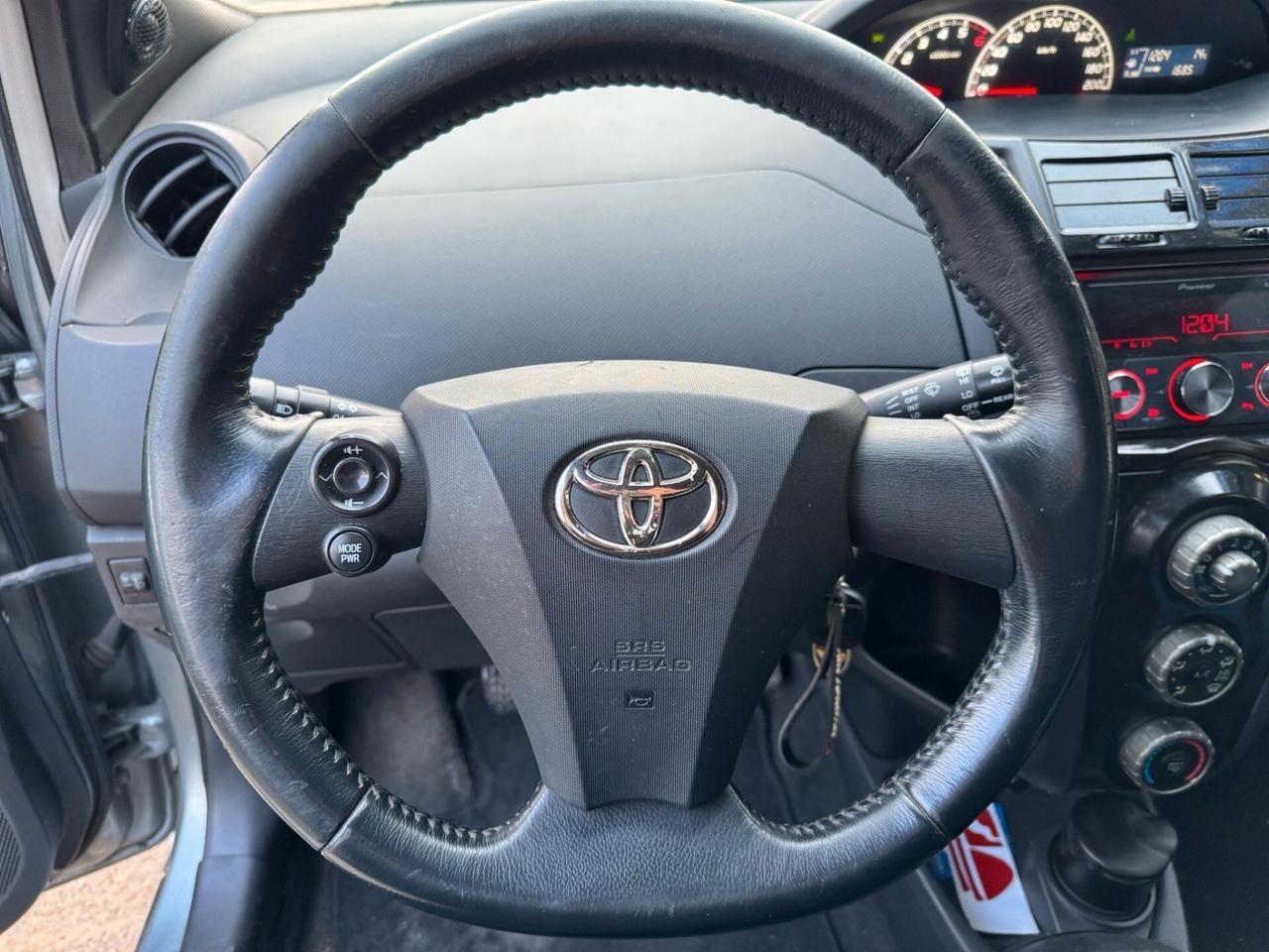 Toyota Yaris 1.0 5 porte