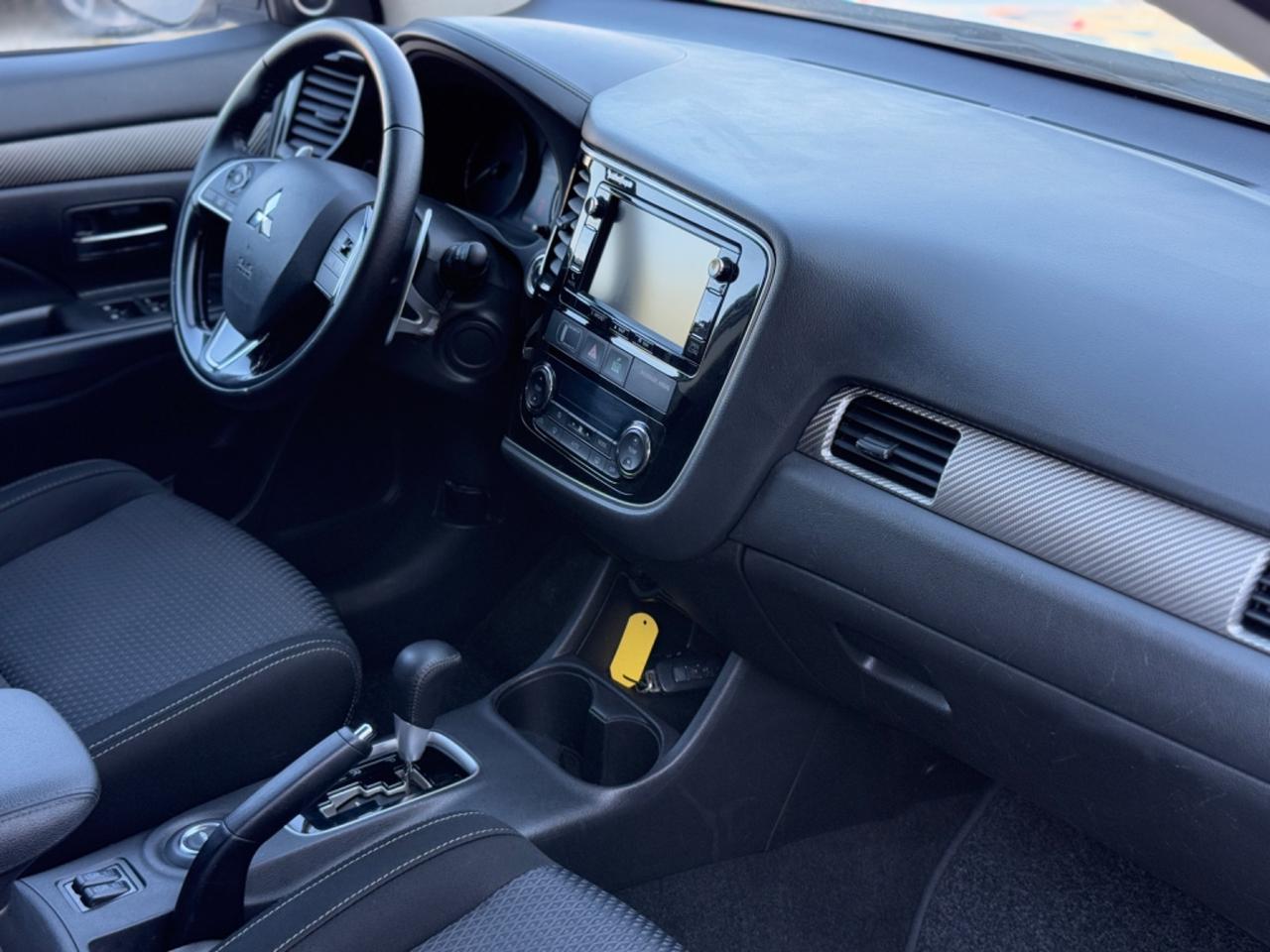 Mitsubishi Outlander 2.2 DI-D 4x4 7p Navi