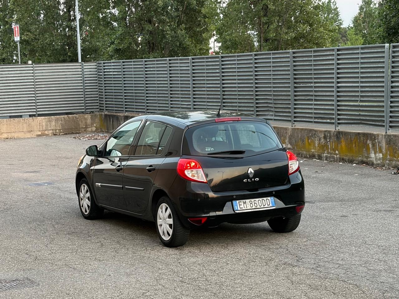 Renault Clio 1.2GPL SCD 2034 km 195000 euro5