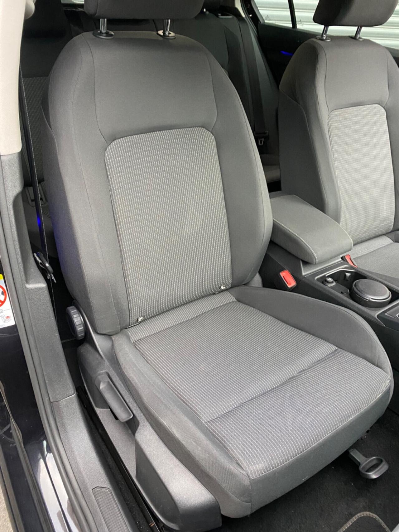 Volkswagen Golf 8 1.0 TSI 90cv - OK NEOPATENTATI
