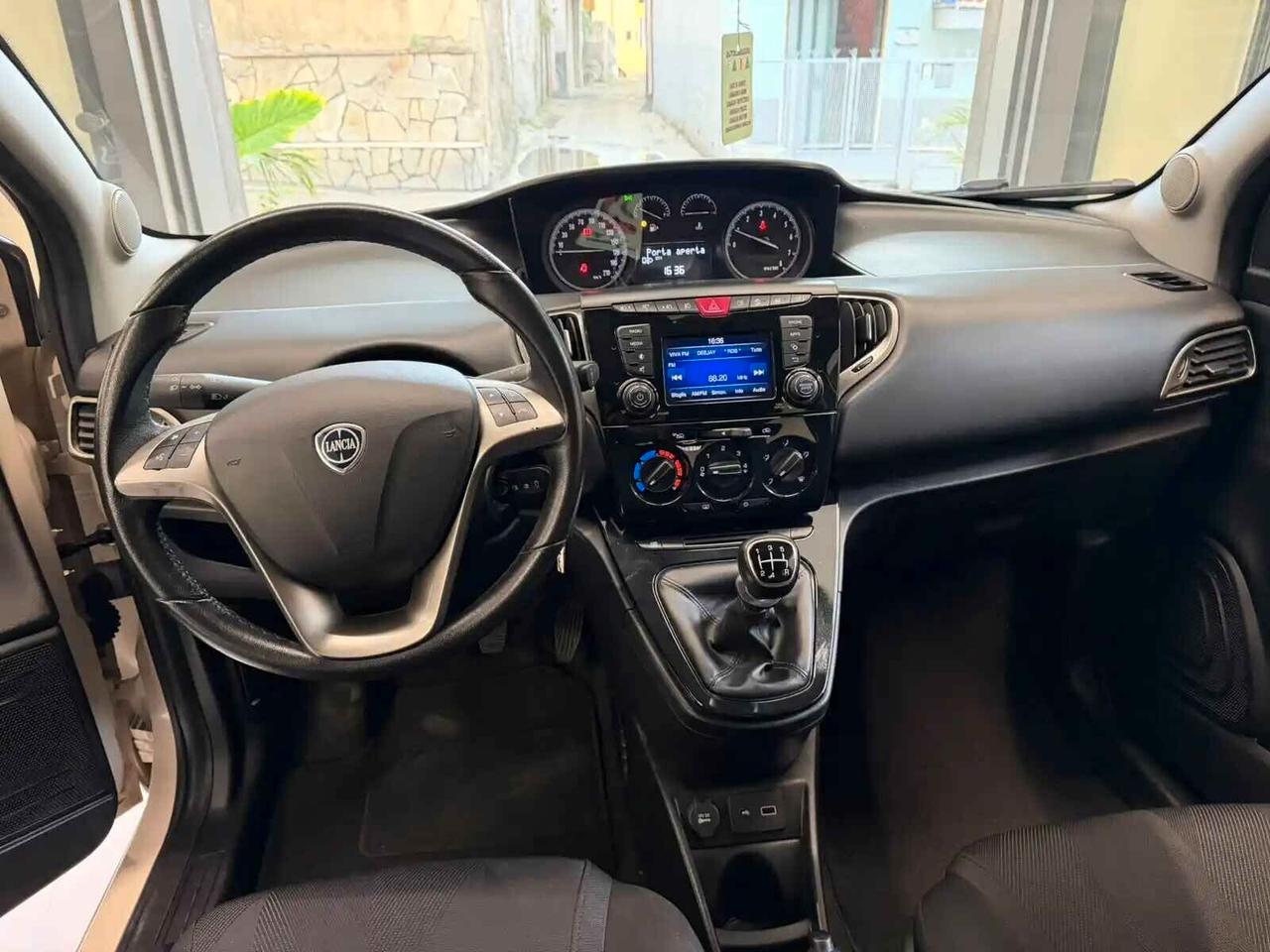 Lancia Ypsilon 1.2 69 CV 5 porte S&S Gold