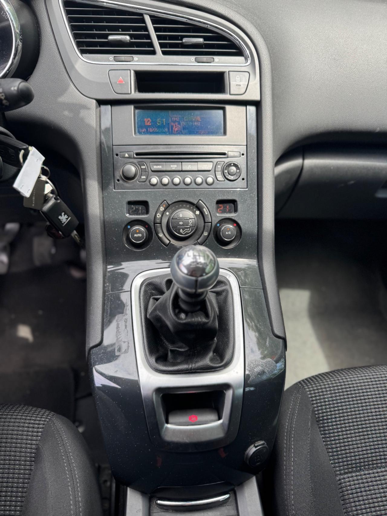 Peugeot 5008 1.6 HDi 112CV Féline