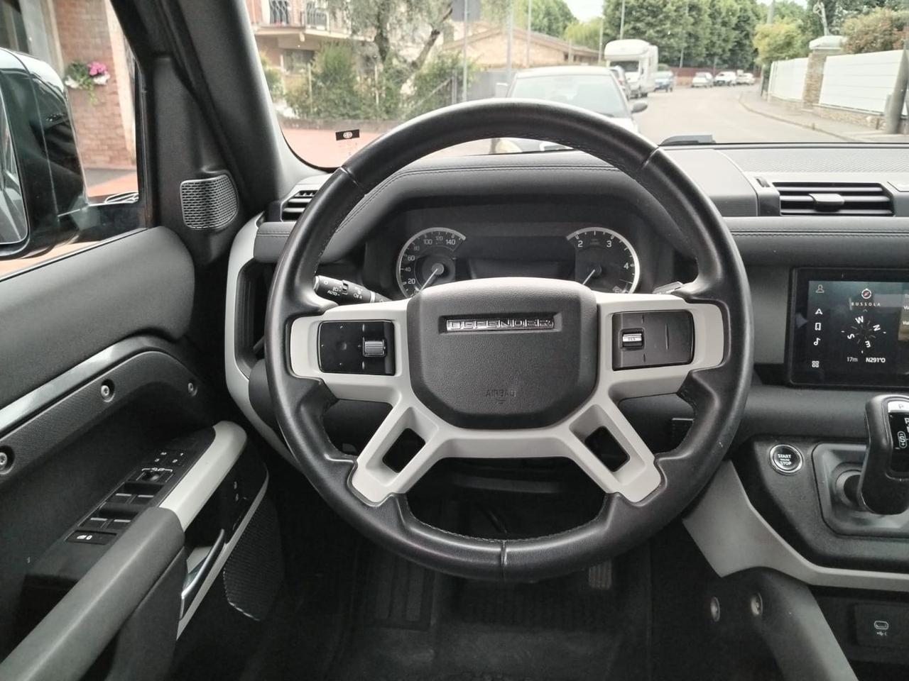 Land Rover Defender SE D 200 MHEV