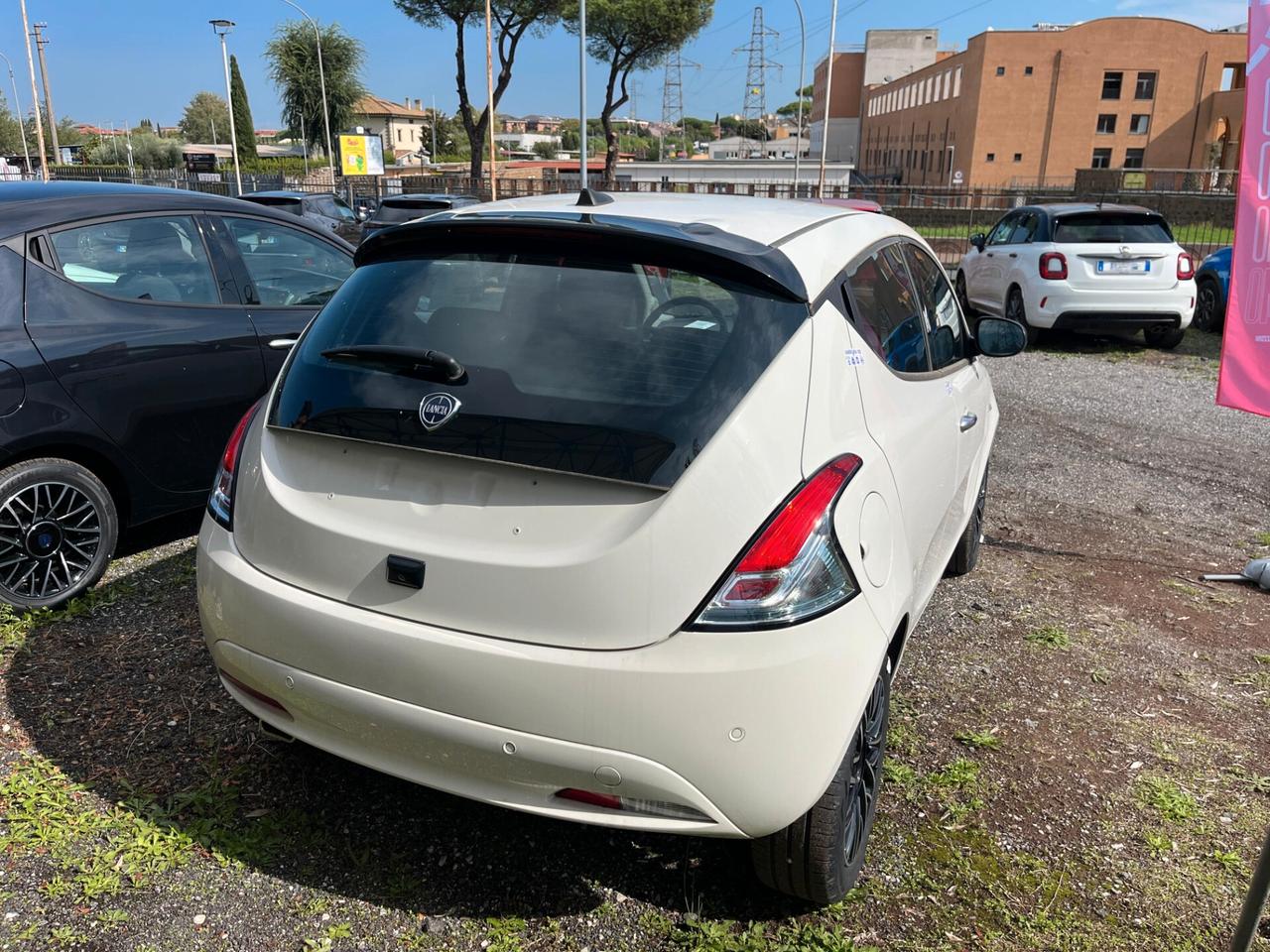 Lancia Ypsilon 1.0 FireFly 5 porte S&S Hybrid Platino