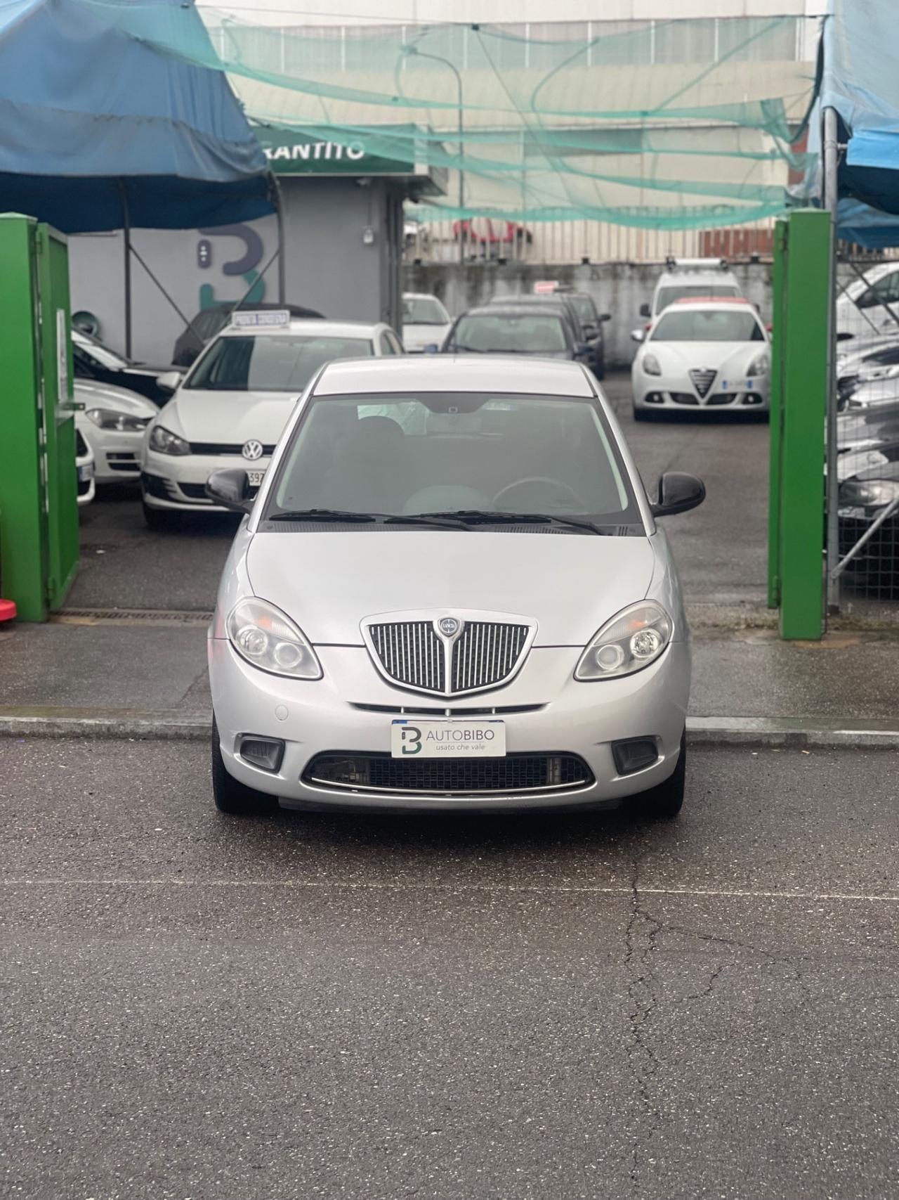 Lancia Ypsilon 1.2 69 CV Unyca