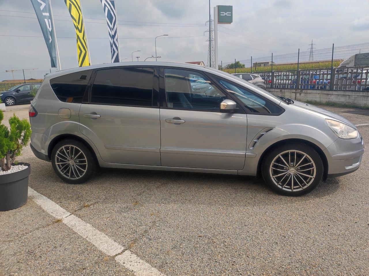 Ford S-Max Ghia