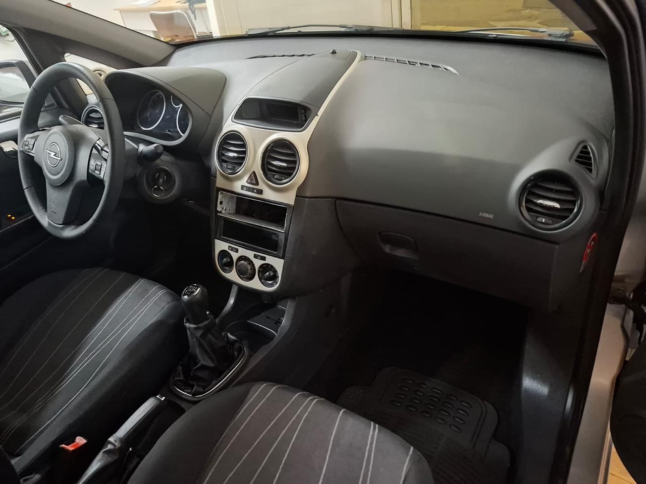 Opel Corsa 1.2 5 porte Cosmo