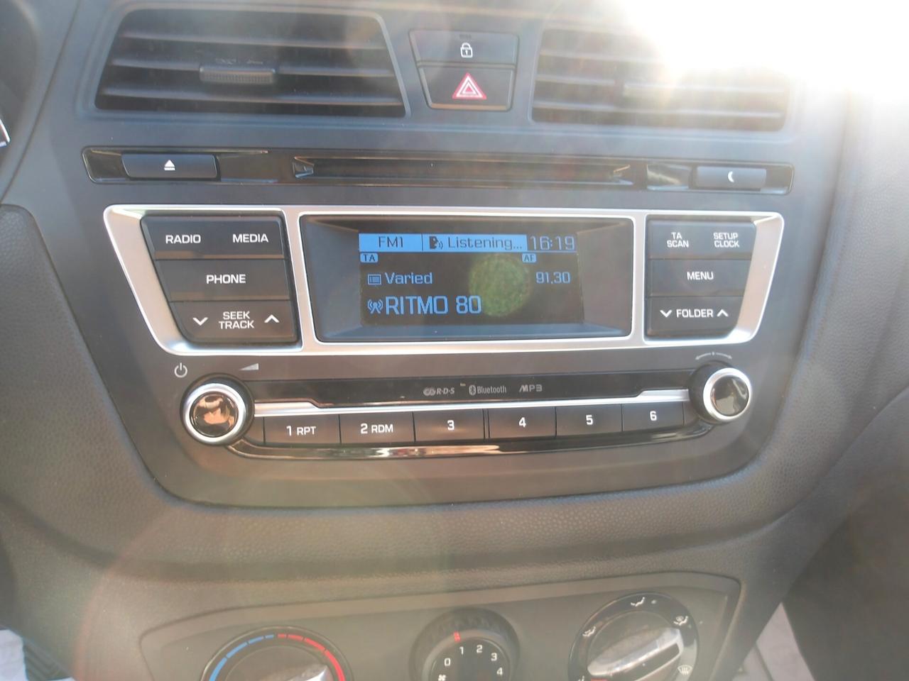HYUNDAI I20 1.2 BENZ-2015