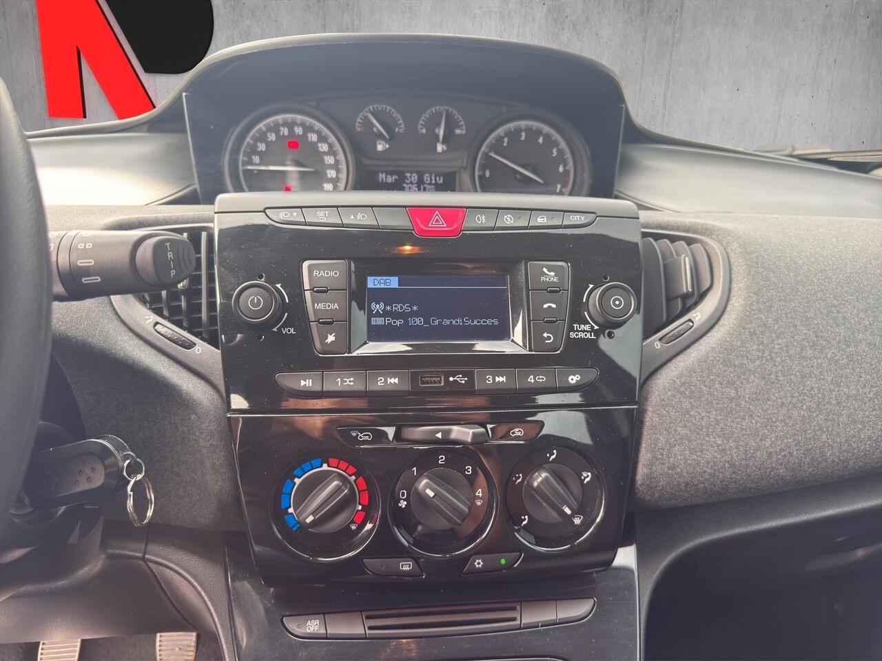Lancia Ypsilon 1.0 FireFly 5 porte S&S Hybrid Silver Plus