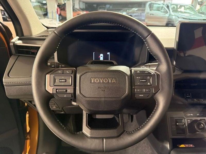 Toyota Hilux 2.8 DIESEL MILD HYBRID 48V 204 CV AUT INVINCIBLE