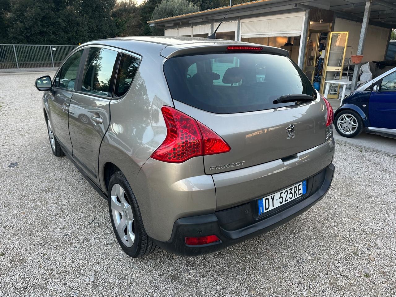 Peugeot 3008 1.6 HDi 110CV cambio robotizzato