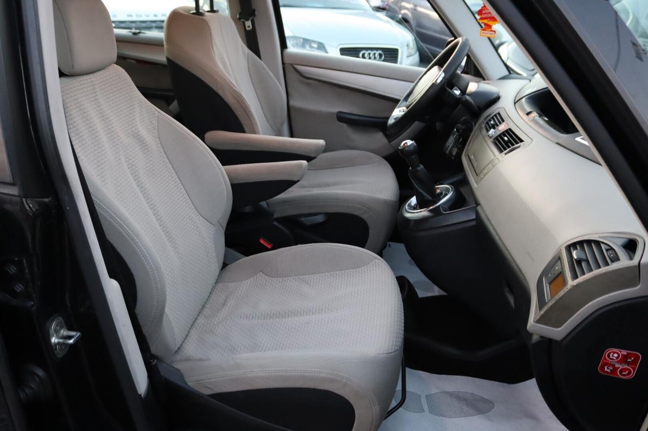 Citroen C4 Picasso 1.6 HDi 110 FAP CLASSIQUE 7 POSTI