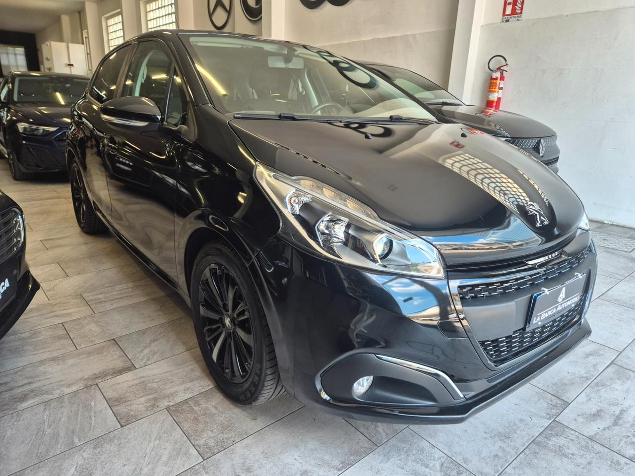 Peugeot 208 BlueHDi 75 5 porte Black Line
