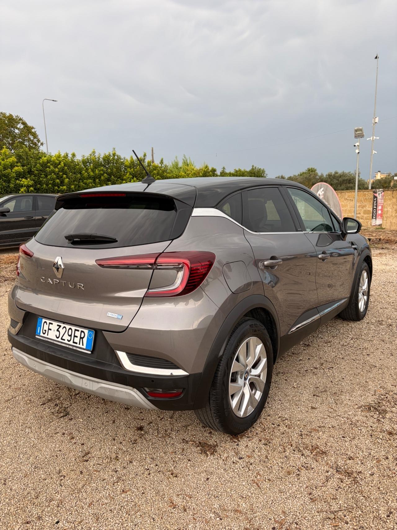 Renault Captur Plug-in Hybrid E-Tech Strafull !!!