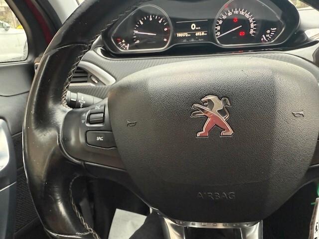 Peugeot 2008 BlueHDi 100 S&S Allure