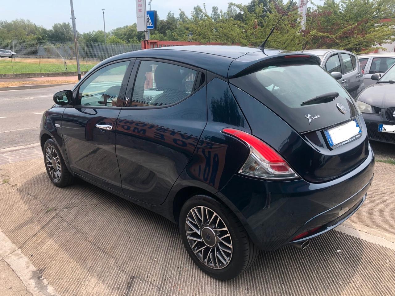 Lancia Ypsilon 1.2 platinum