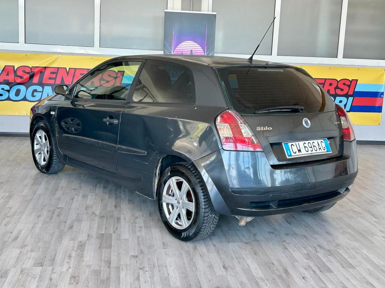 FIAT STILO COUPE' PER NEOPATENTATI *6 SPEED E TI SENTI SHUMY!*BENZINA1.4 16V 95CV* CLIMA + CERCHI IN LEGA + VETRI NERI*