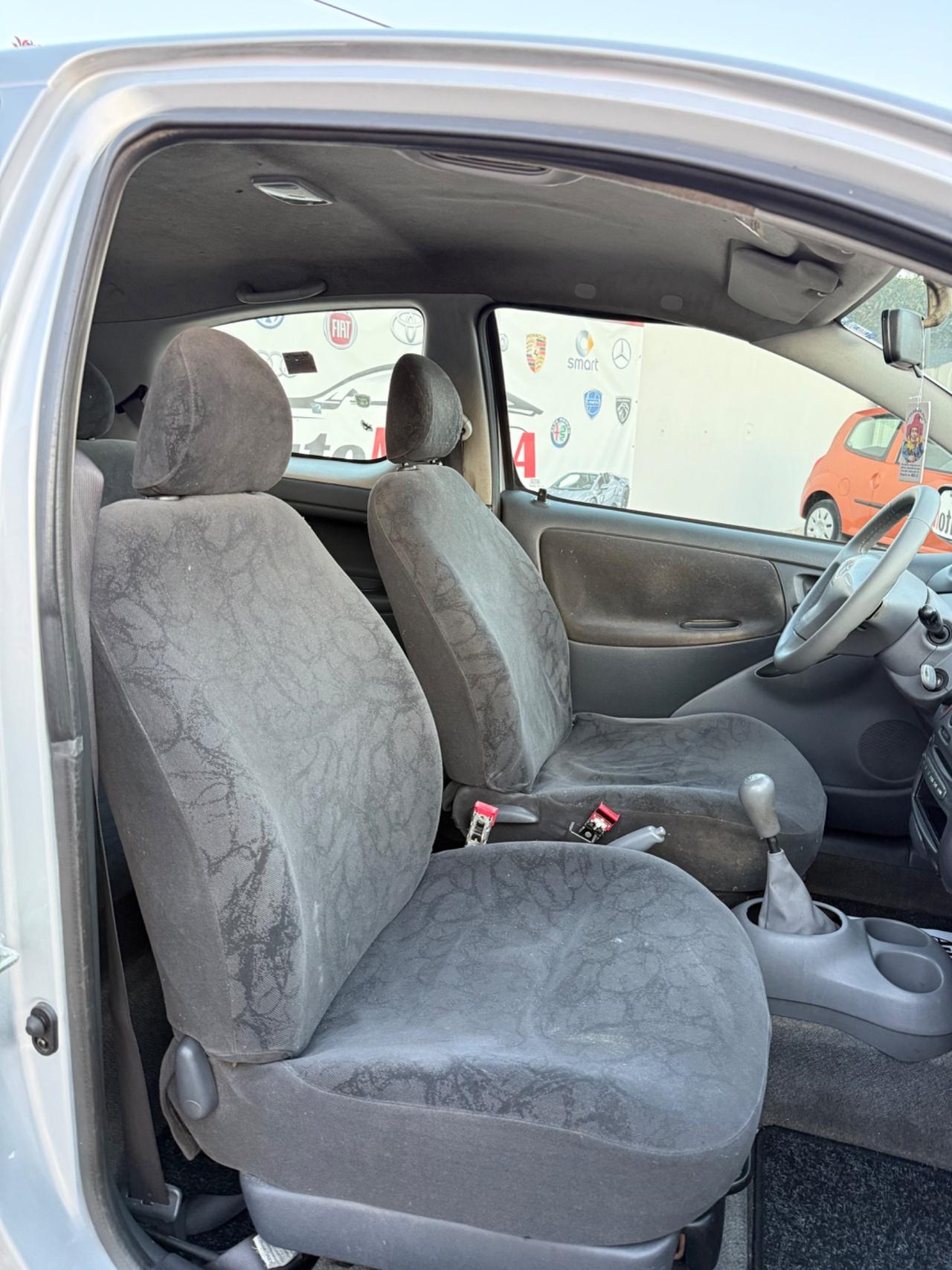 Toyota Yaris 1.0i 16V cat 3 porte Sol '03