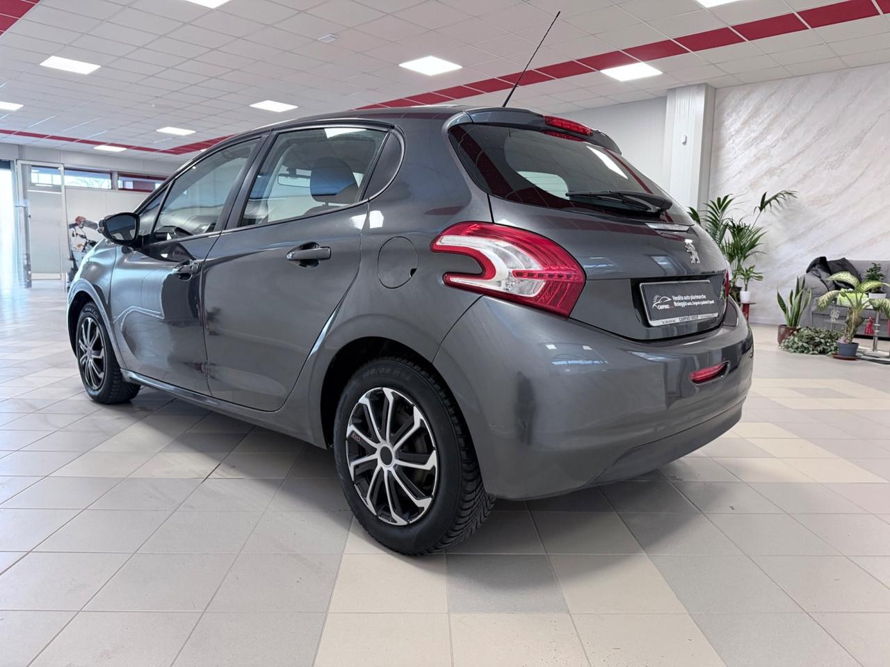 Peugeot 208 1.4 HDi 68 CV 5 porte Allure