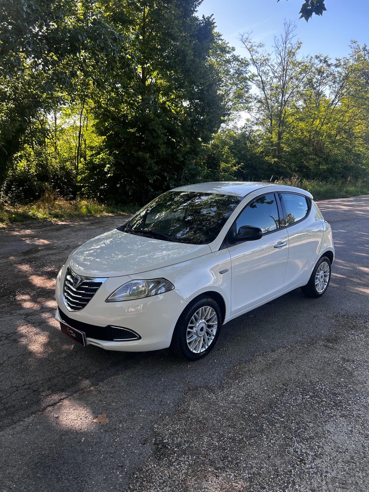 Lancia Ypsilon 1.2 69 CV 5 porte S&S Silver